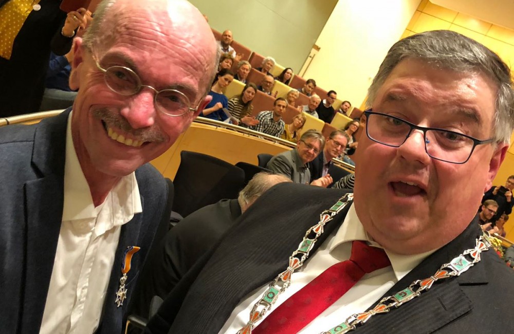 Raad neemt na 16 jaar afscheid van Albaer Hillen Raad neemt na 16 jaar afscheid van Albaer Hillen