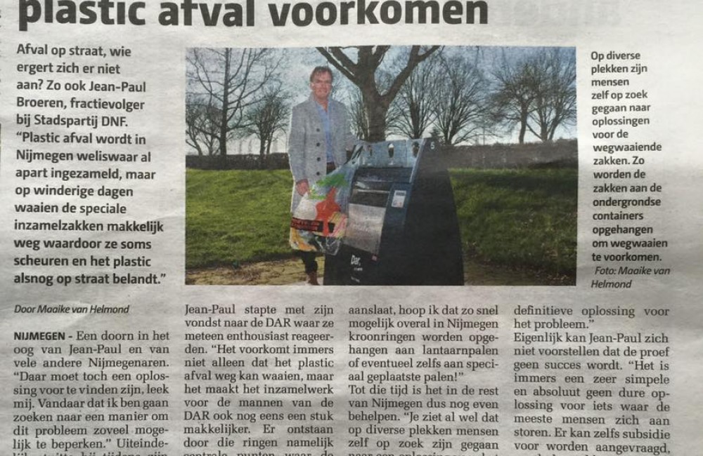 Stadspartij DNF blij met grotere proef windhaken plastic-afvalzakken Stadspartij DNF blij met grotere proef windhaken plastic-afvalzakken