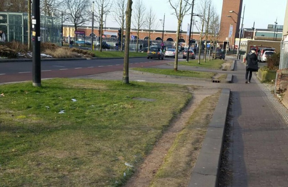 Vervang van olifantenpaadje Schaeck-Mathonsingel voor stoep Vervang van olifantenpaadje Schaeck-Mathonsingel voor stoep
